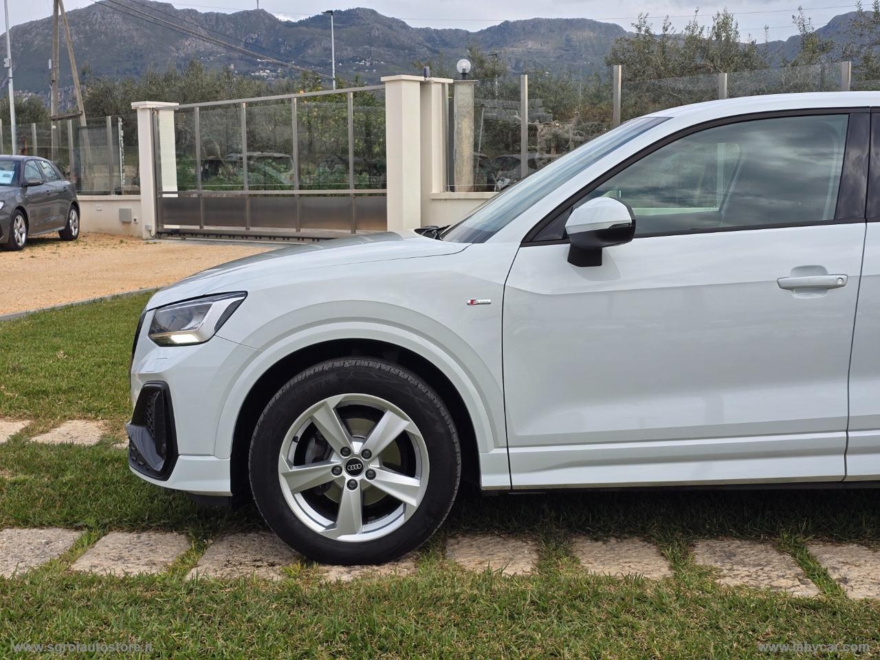 AUDI Q2 30 TDI S line Edition