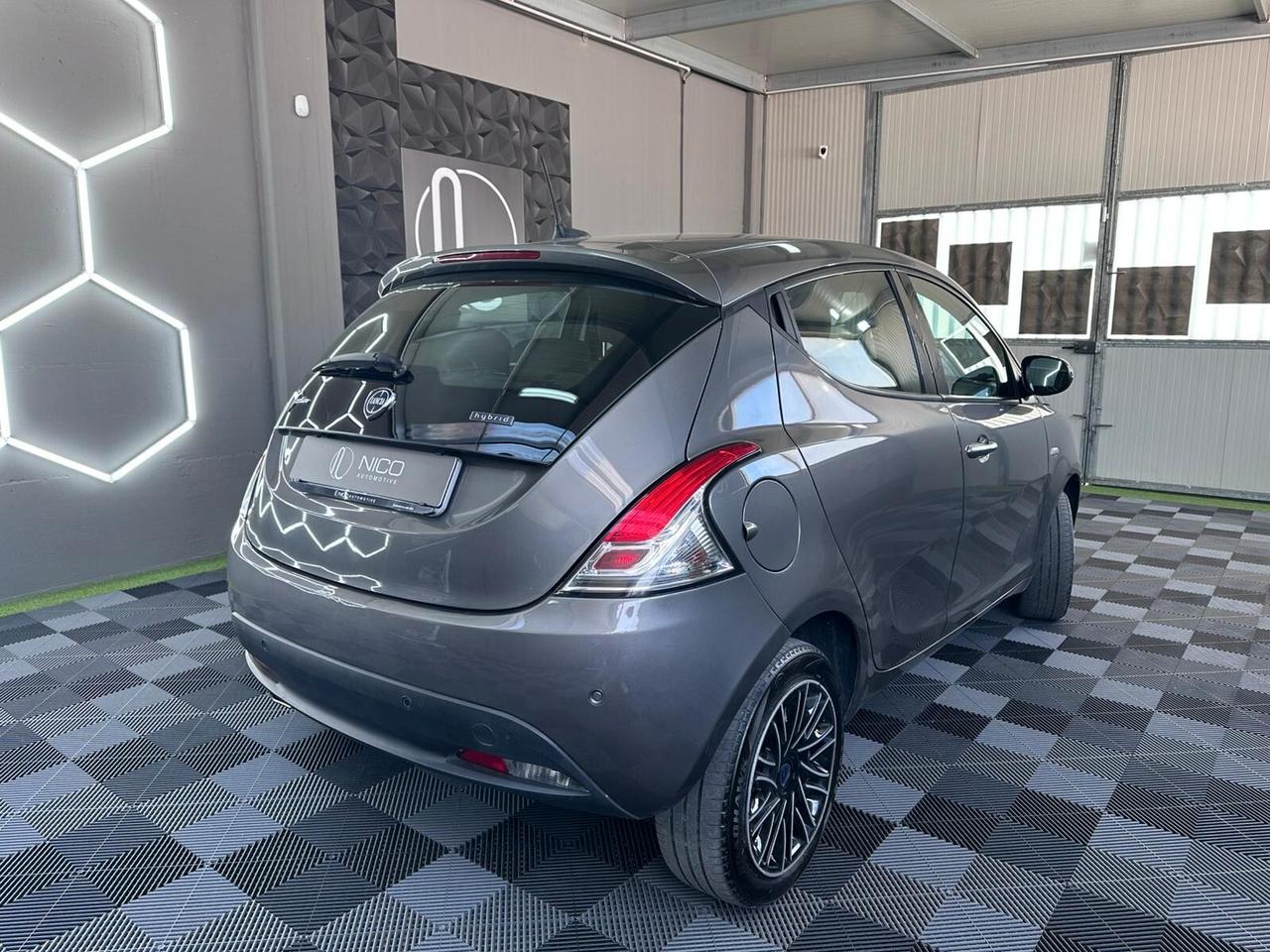 Lancia Ypsilon 1.0 FireFly 5 porte S&S Hybrid Alberta Ferretti