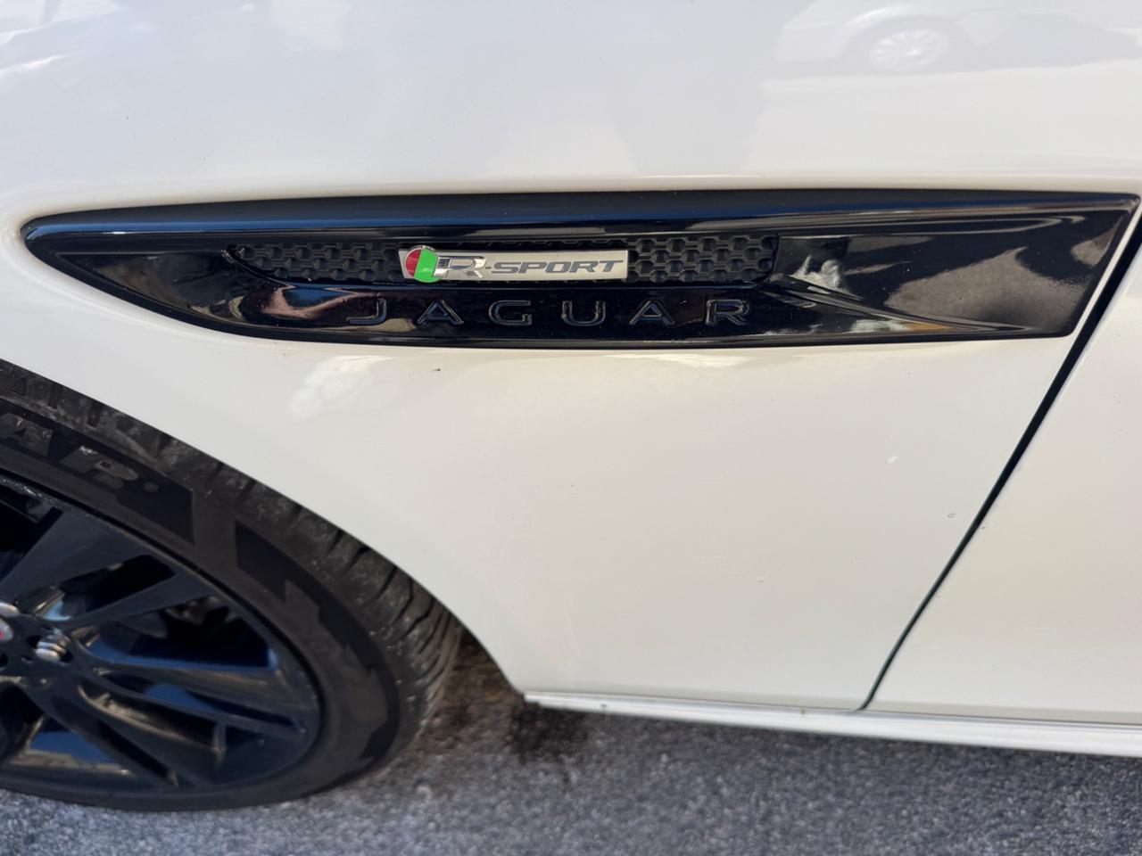 Jaguar XE 2.0 D 180 CV Landmark Edition