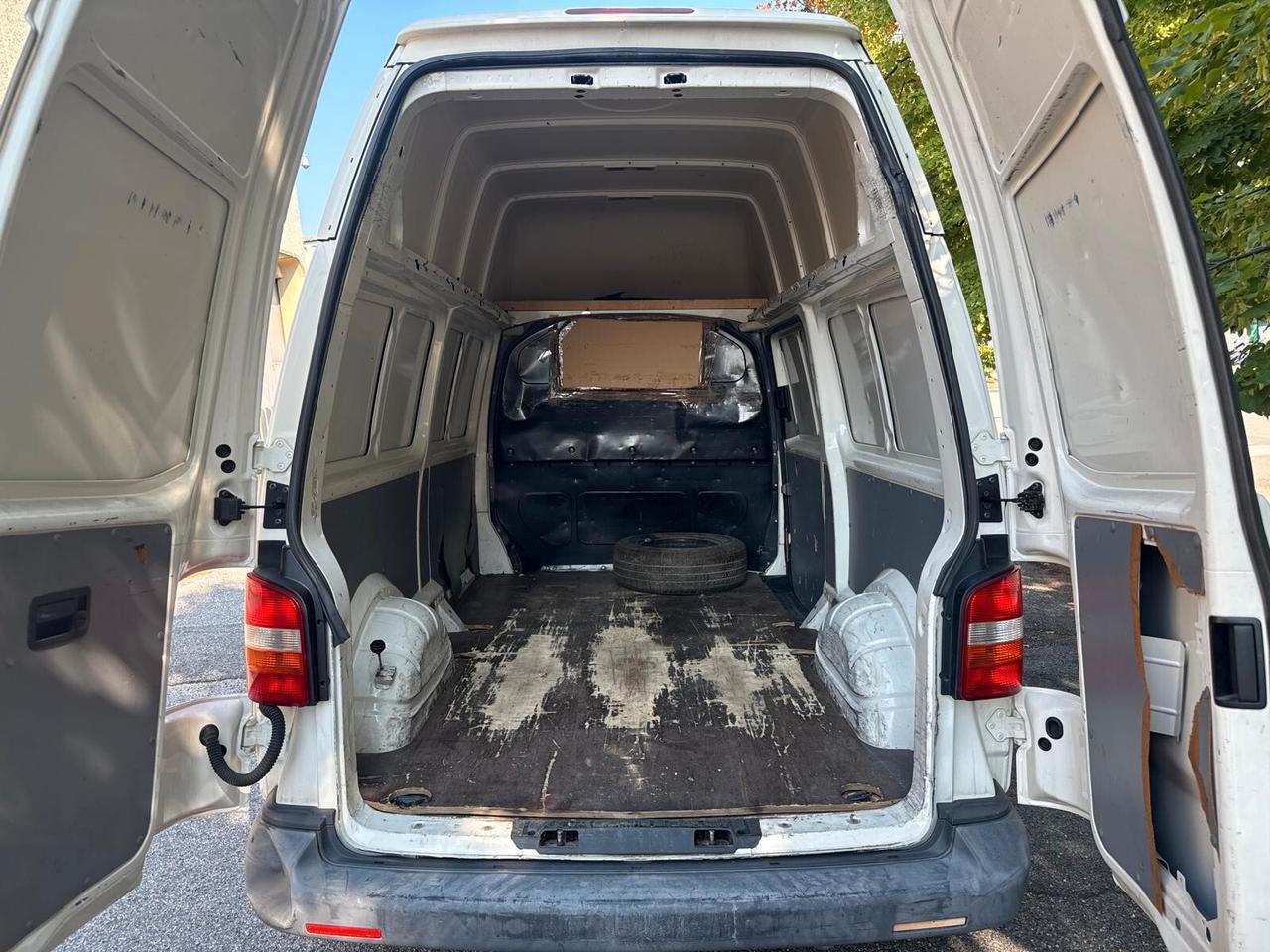 Volkswagen Transporter 4mot. Furgone adatto neopatentati