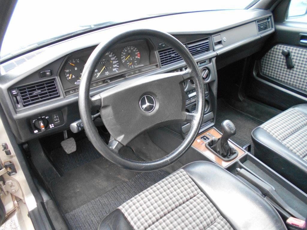 MERCEDES 190 E 2.5 16V