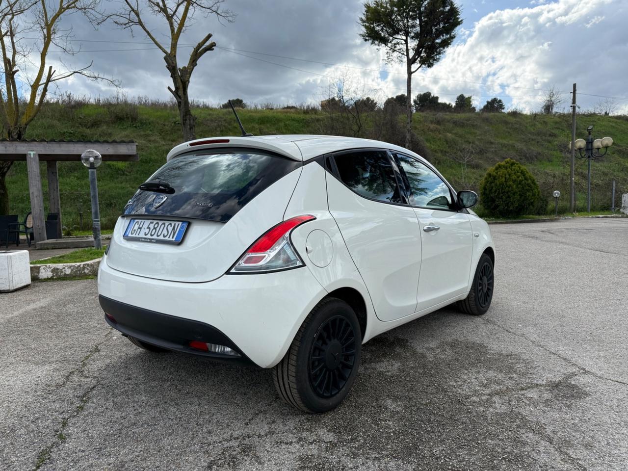 Lancia Ypsilon 1.0 FireFly 5 porte S&S Hybrid Ecochic Silver