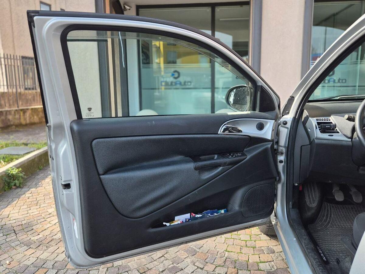 Lancia Ypsilon 1.2 8v Unyca