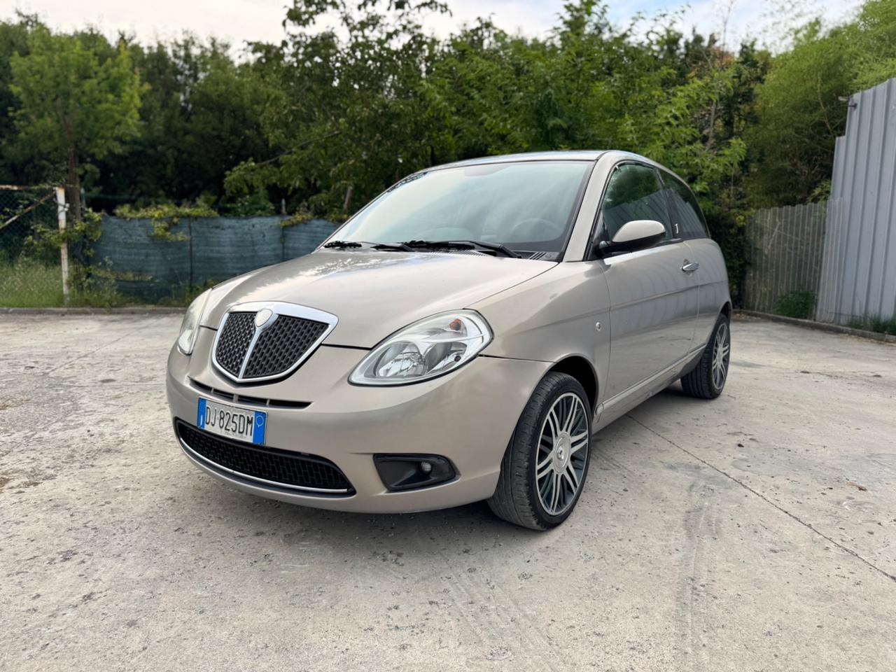 Lancia Ypsilon 1.3 MJT 90 CV ORO