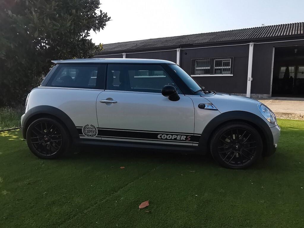 Mini Mini COOPER S (SOLO KM.8000)