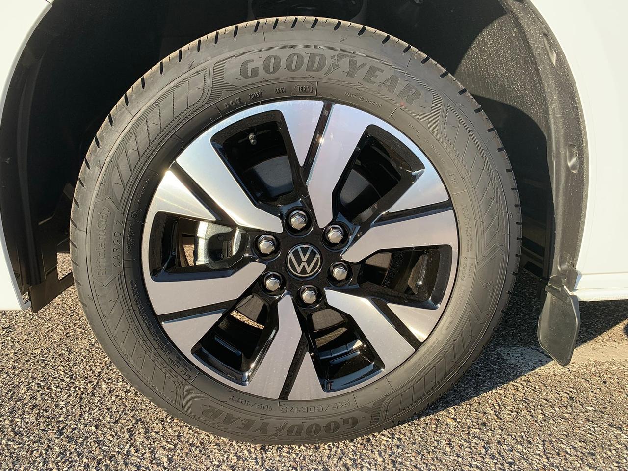 Volkswagen T7 Transporter t7 32 kombi 2.0 tdi 150cv l1