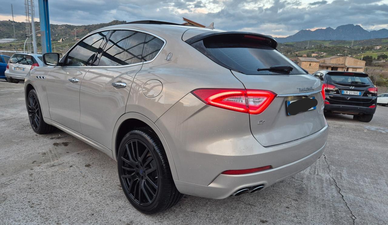 Maserati Levante V6 Diesel 275 CV AWD Granlusso