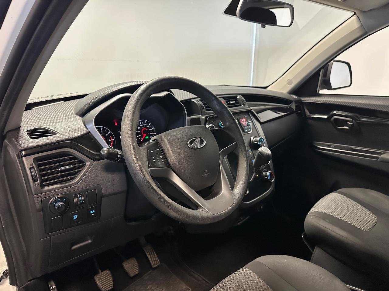 MAHINDRA KUV 100 1.2 BENZINA 83CV PRONTA CONSEGNA UNIPRO