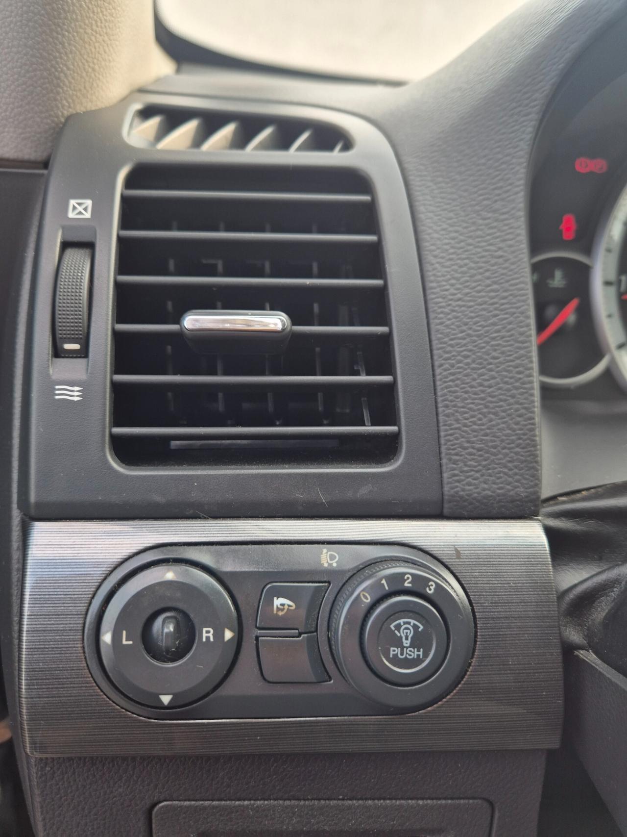 Chevrolet Captiva 2.0 VCDi 2WD 7 POSTI