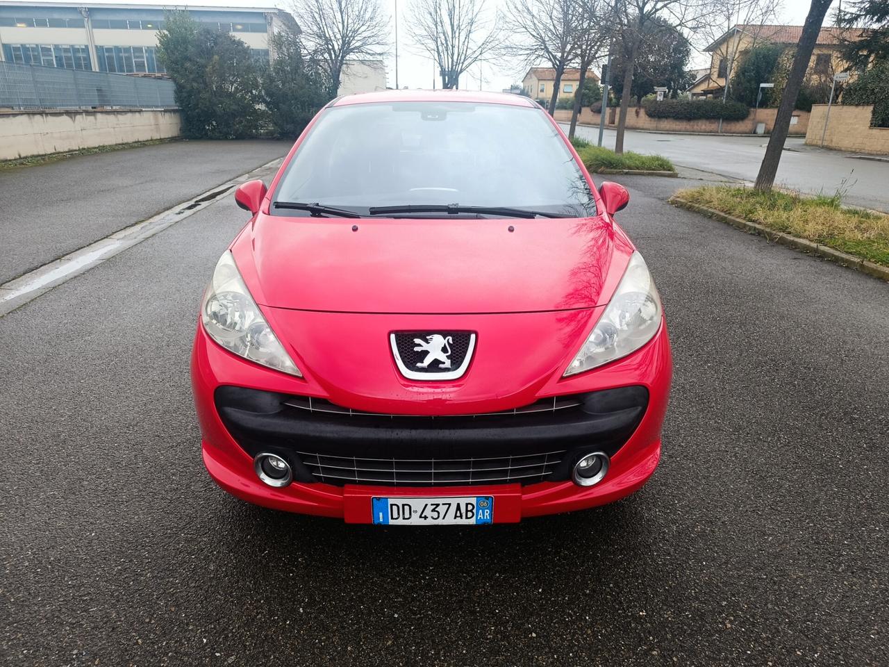 Peugeot 207 1.6 benzina SOLAMENTE 95.000 KM