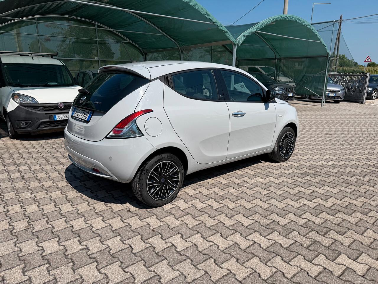 Lancia Ypsilon 1.0 FireFly 5 porte S&S Hybrid Ecochic Gold