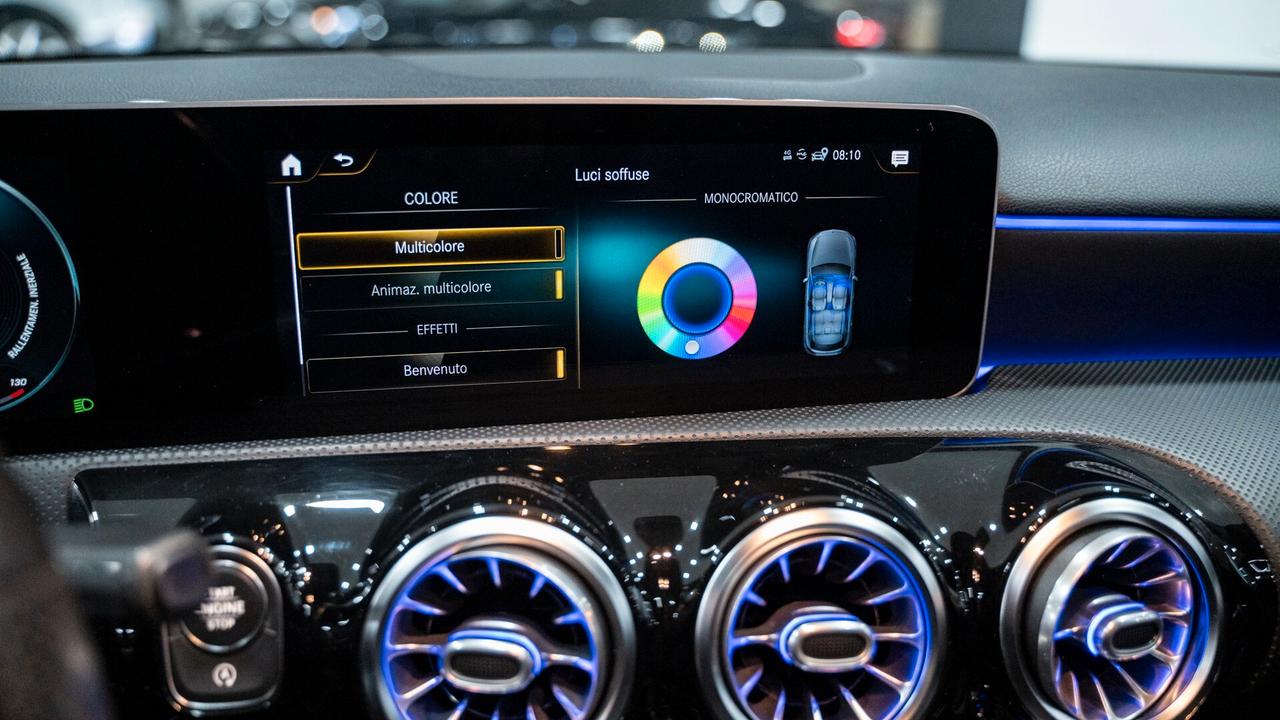 Mercedes-benz A 180 D PREMIUM PLUS AMG TETTO PACK LUCI XENO NAVI FULL