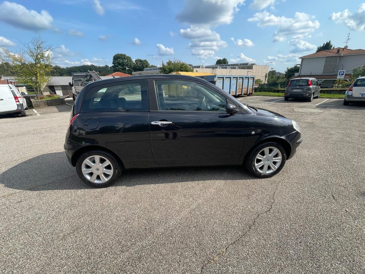 Lancia Ypsilon 1.2 16V Platino