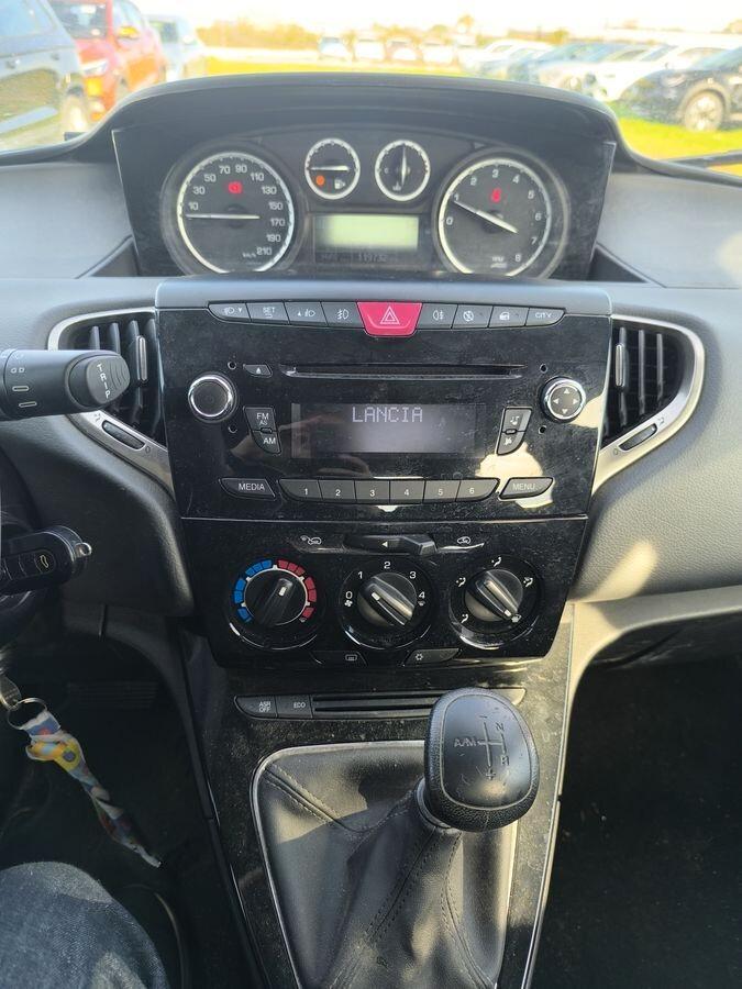 Lancia Ypsilon cambio automatico