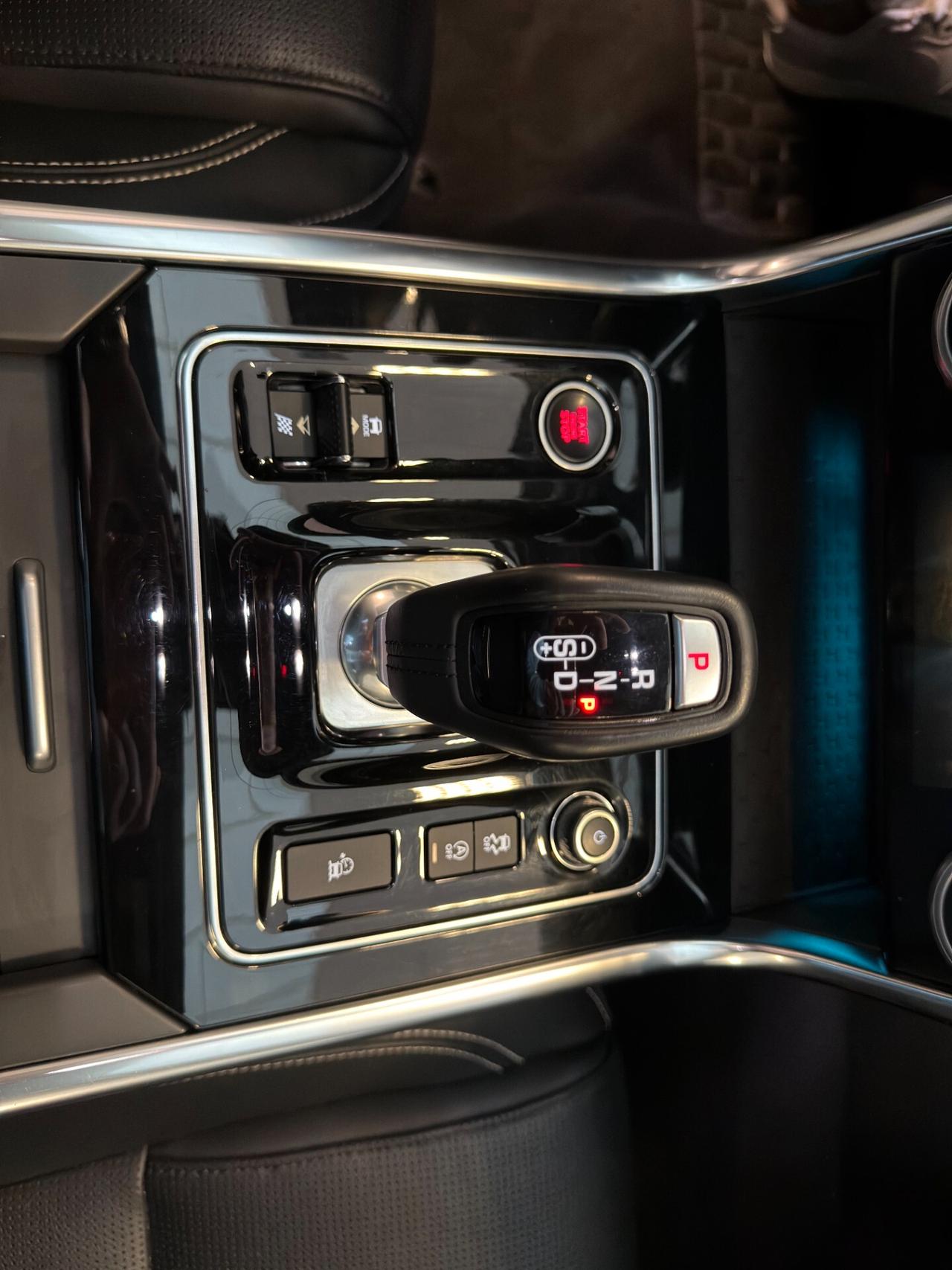 Jaguar XE 2.0 D 180 CV aut. HSE