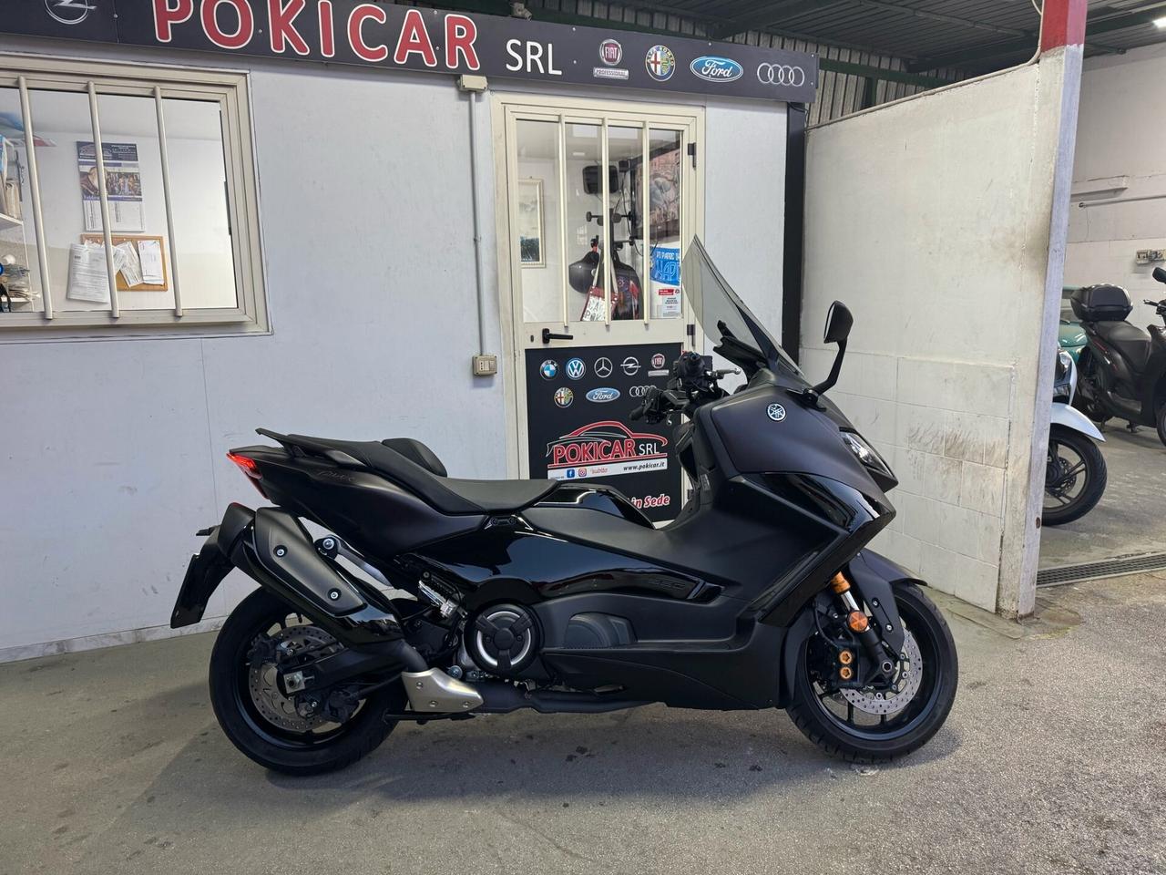 YAMAHA T-MAX 560 TECH MAX DARK MAGMA 2024