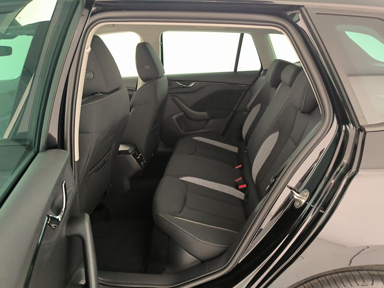 Skoda Kamiq 1.0 tsi black dots 115cv