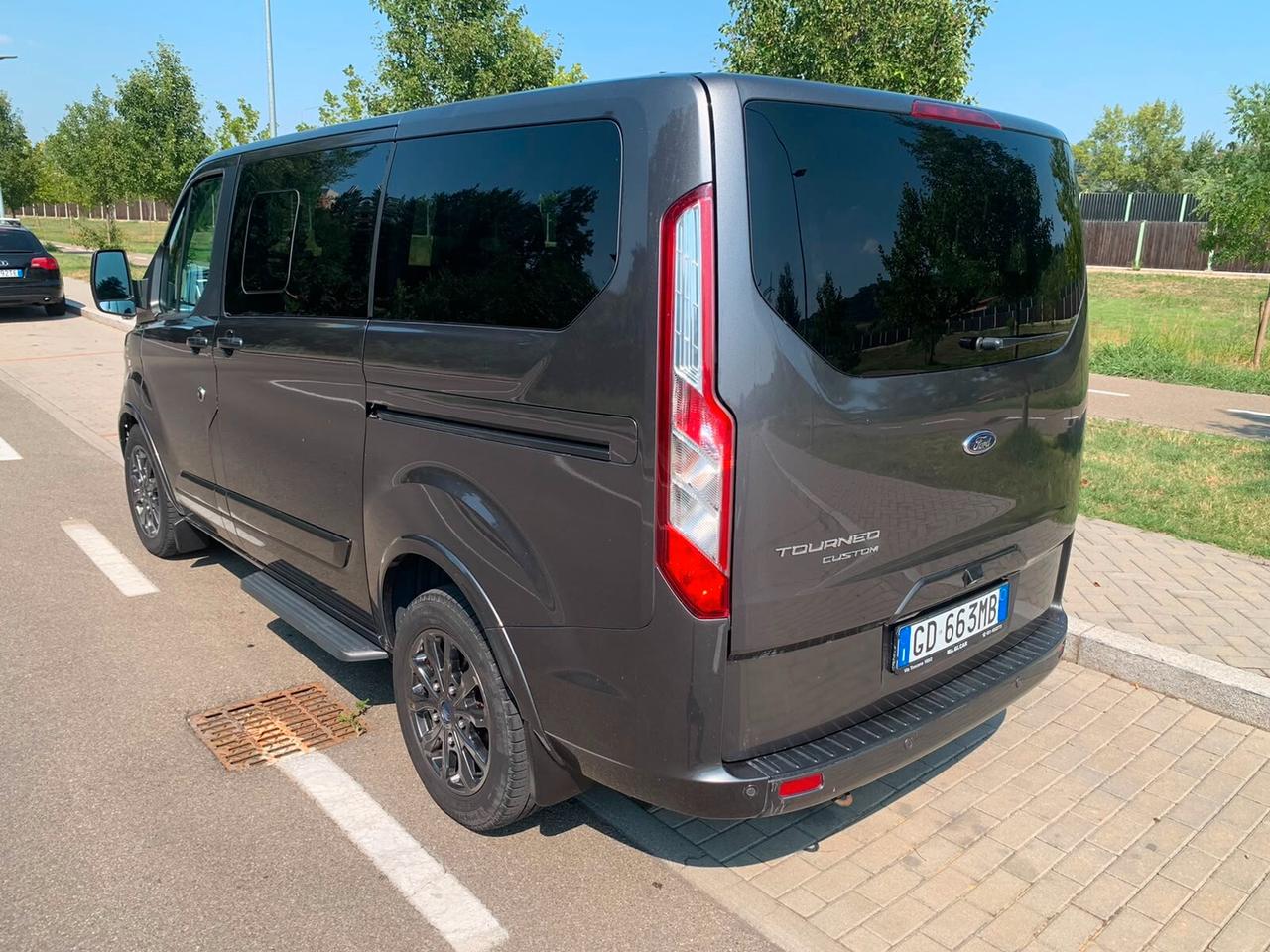 Ford Tourneo Custom 320 2.0 EcoBlue 130CV aut. PL Titanium