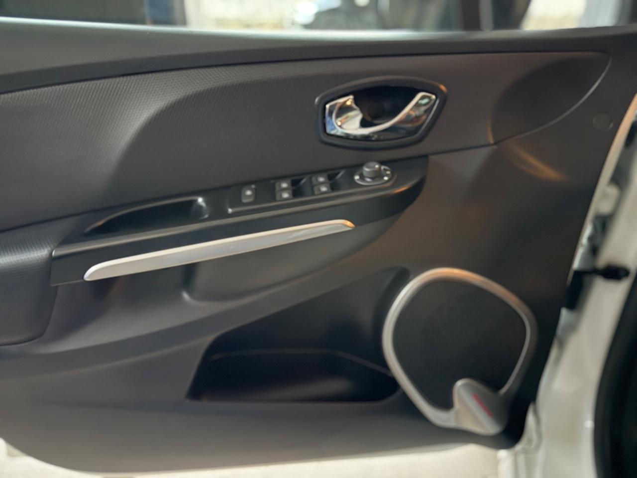 Renault Clio 1.6 T 200CV EDC 5 porte Monaco GP