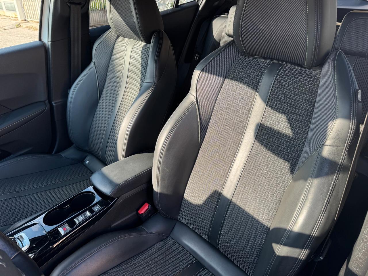 99000km Peugeot 2008 BlueHDi 130 EAT8 GT Line 2020