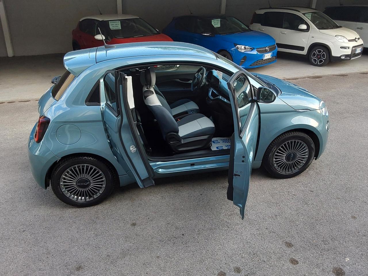 Fiat 500e 3+1 42 kWh Icon +