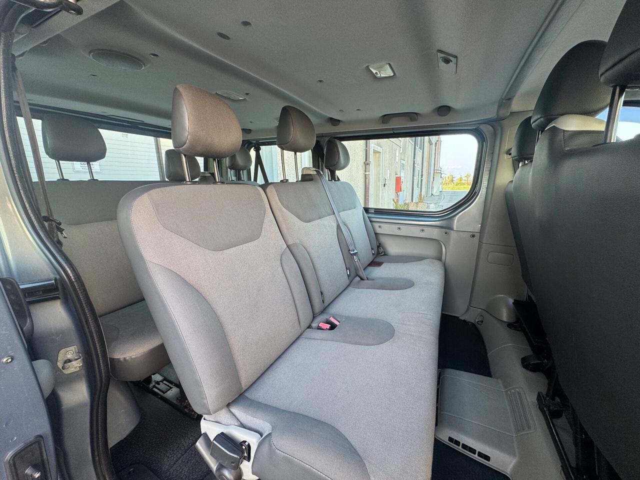 Renault Trafic 2.0 dci 9 posti