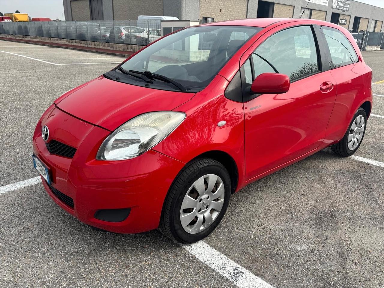Toyota Yaris 1.0 3 porte Sol CON SOLI 108024 KM, ADATTA AI NEOPATENTATI