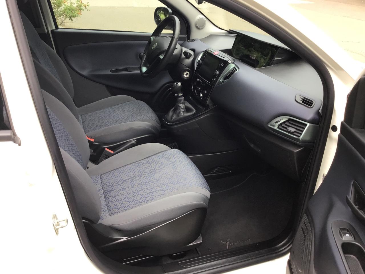 Lancia Ypsilon 1.0 FireFly 5 porte S&S Hybrid Gold