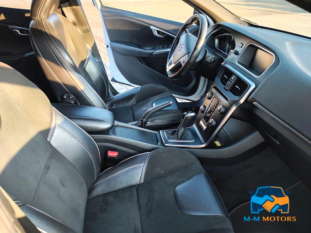 Volvo V40 2.0 d2 R-design Momentum my17