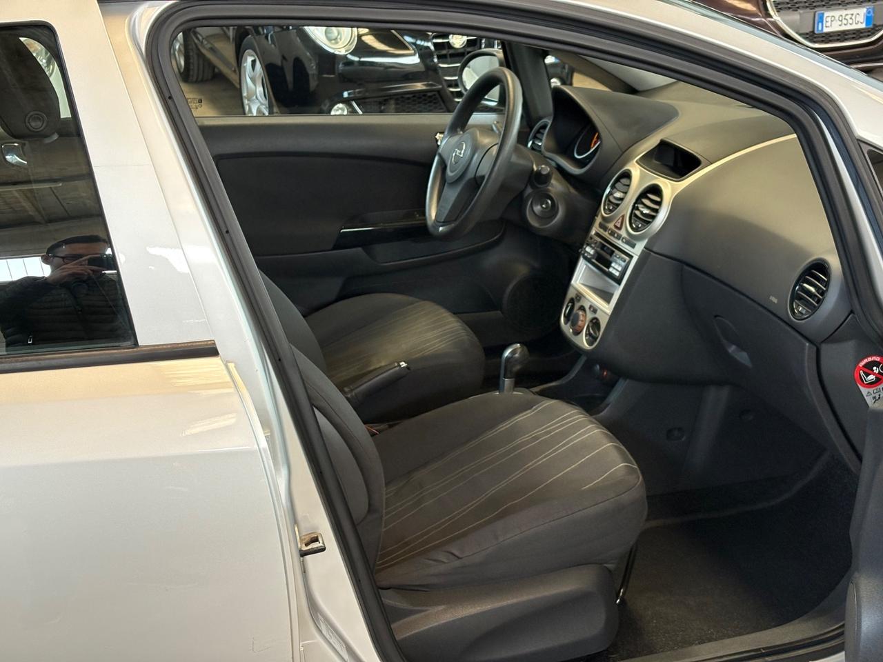 Opel Corsa 1.4 16V 5 porte AUTOMATICA