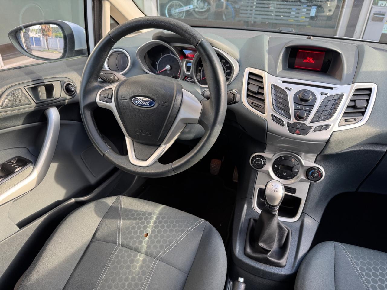 Ford Fiesta 1.4 TDCi 70CV 5 porte Titanium