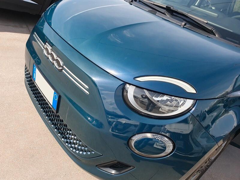 FIAT NUOVA 500e 118CV ICON 42 kWh NAV 10 KM 9MILA