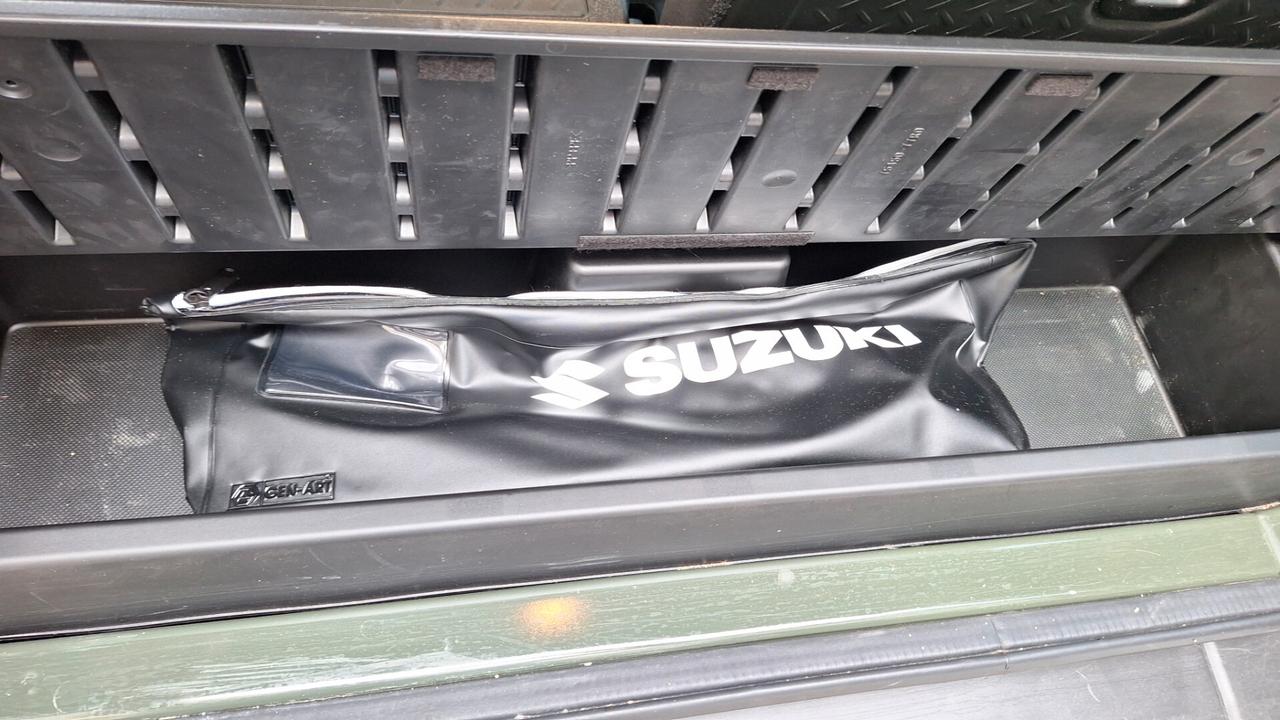 Suzuki Jimny 1.5 5MT Top