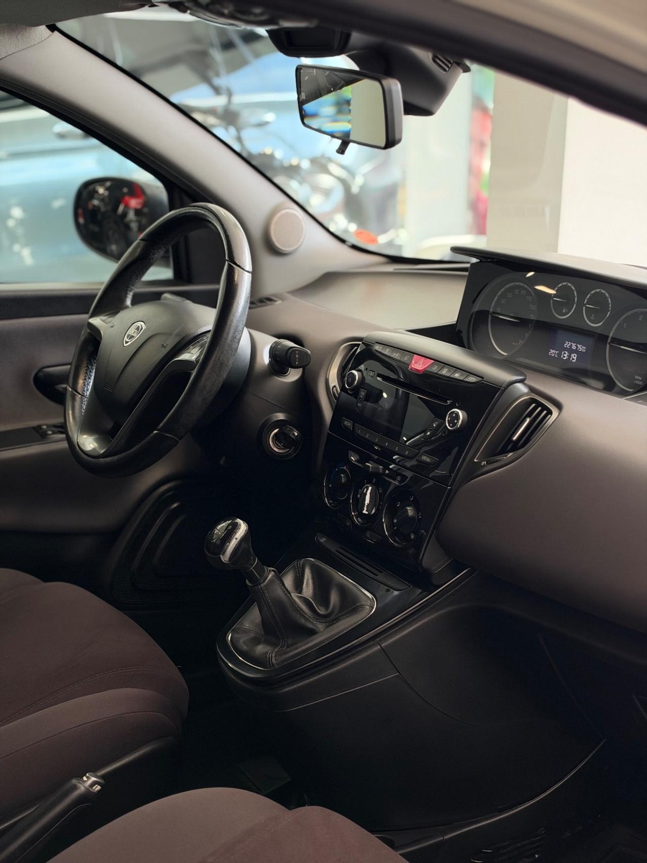 Lancia Ypsilon 1.3 MJT 16V 95 CV 5 porte S&S Silver