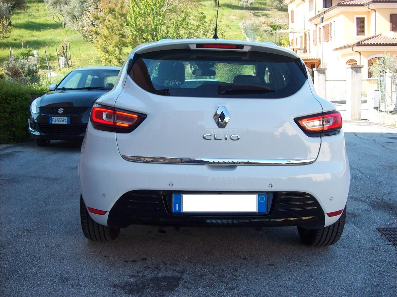 Renault Clio dCi 8V 90 CV EDC 5 porte Moschino Life neopatentati