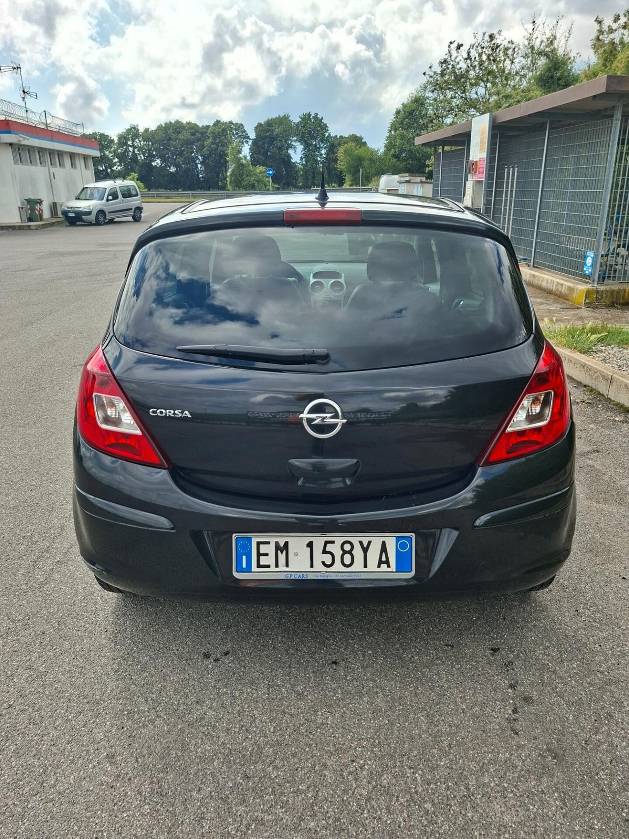 Opel Corsa 1.2 5 porte