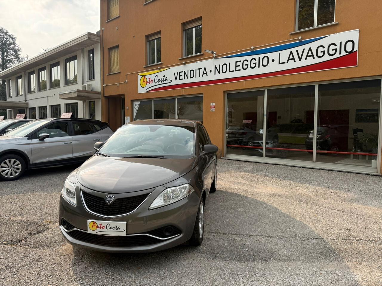 Lancia Ypsilon 1.2 69 CV 5 porte Gold NEOPATENTATI
