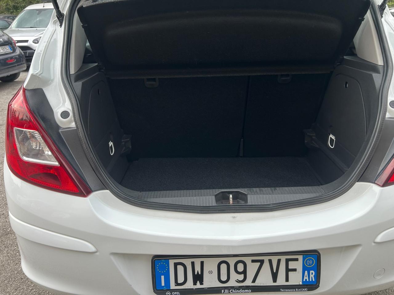 Opel Corsa 1.2 5 porte Cosmo