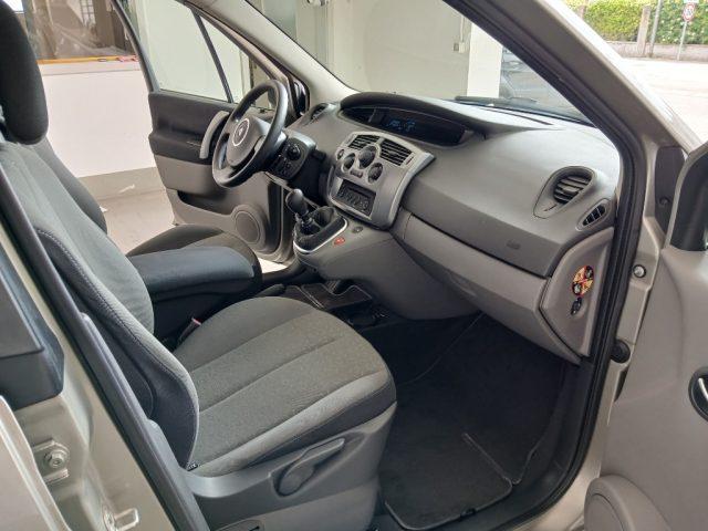 RENAULT Scenic 1.6 16V Dynamique