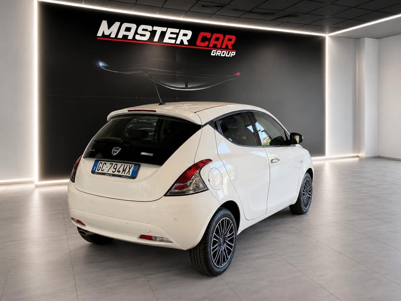 Lancia Ypsilon 1.0 FireFly 5 porte S&S Hybrid Ecochic Gold