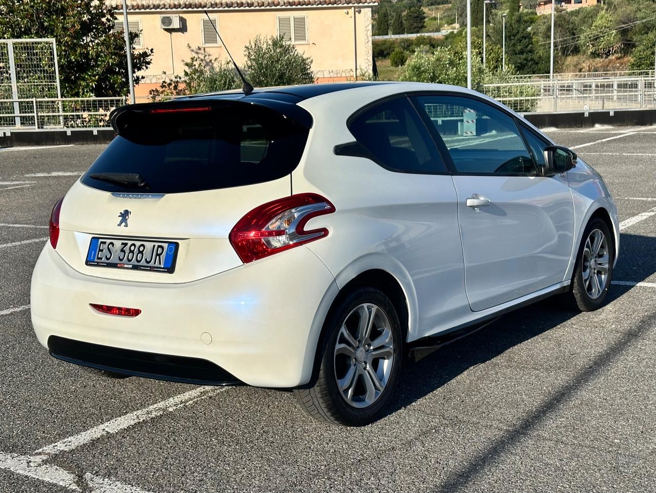 Peugeot 208 Unico proprietario distribuzione e frizione nuove