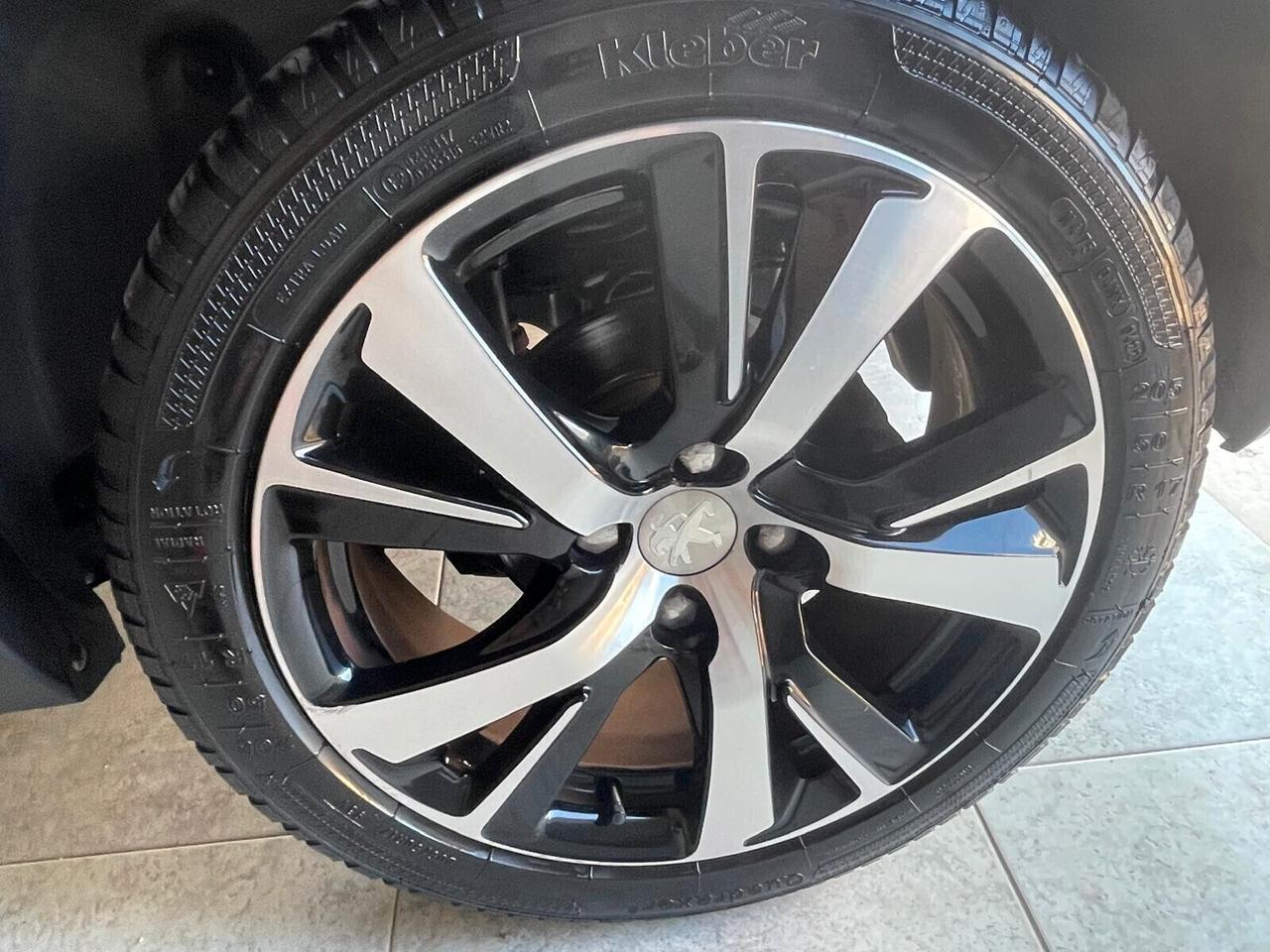 Peugeot 2008 BlueHDi 120 S&S Black Matt