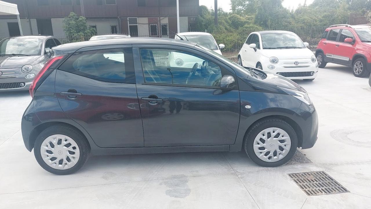 Toyota Aygo Connect 1.0 VVT-i 72 CV 5 porte 2021