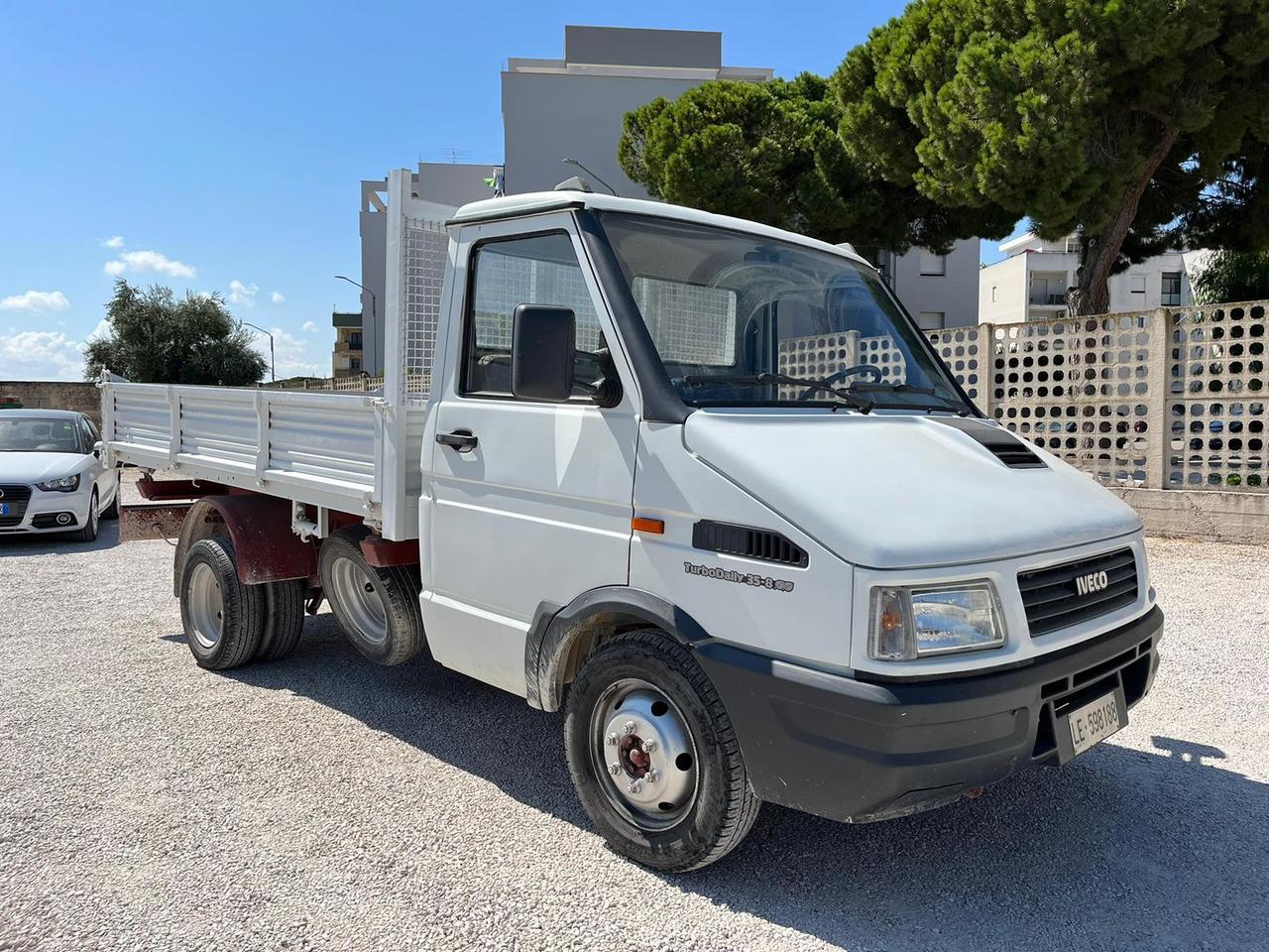 IVECO DAILY 35-8 TRI-RIBALTABILE