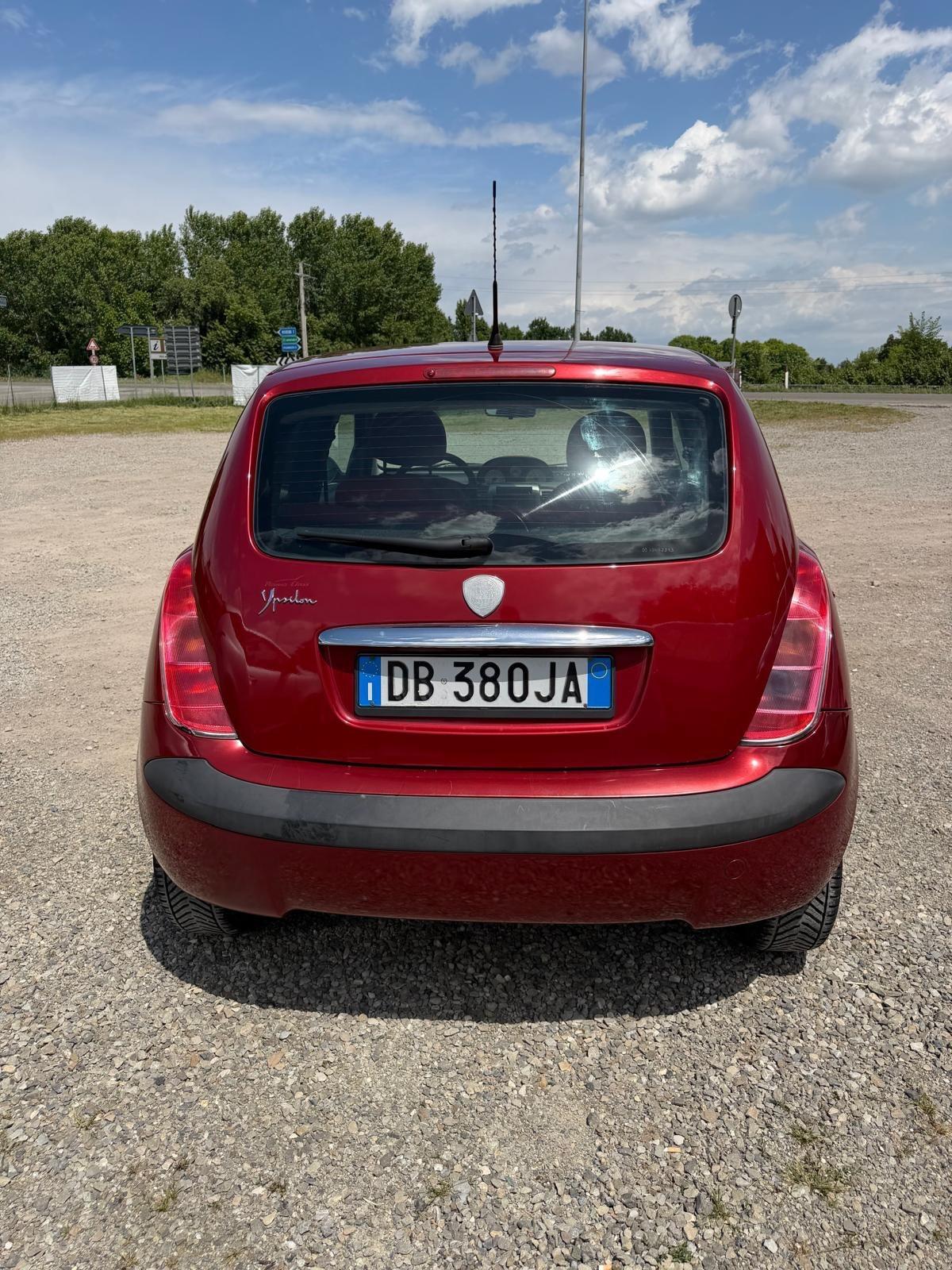 Lancia Ypsilon 1.2 16V Oro