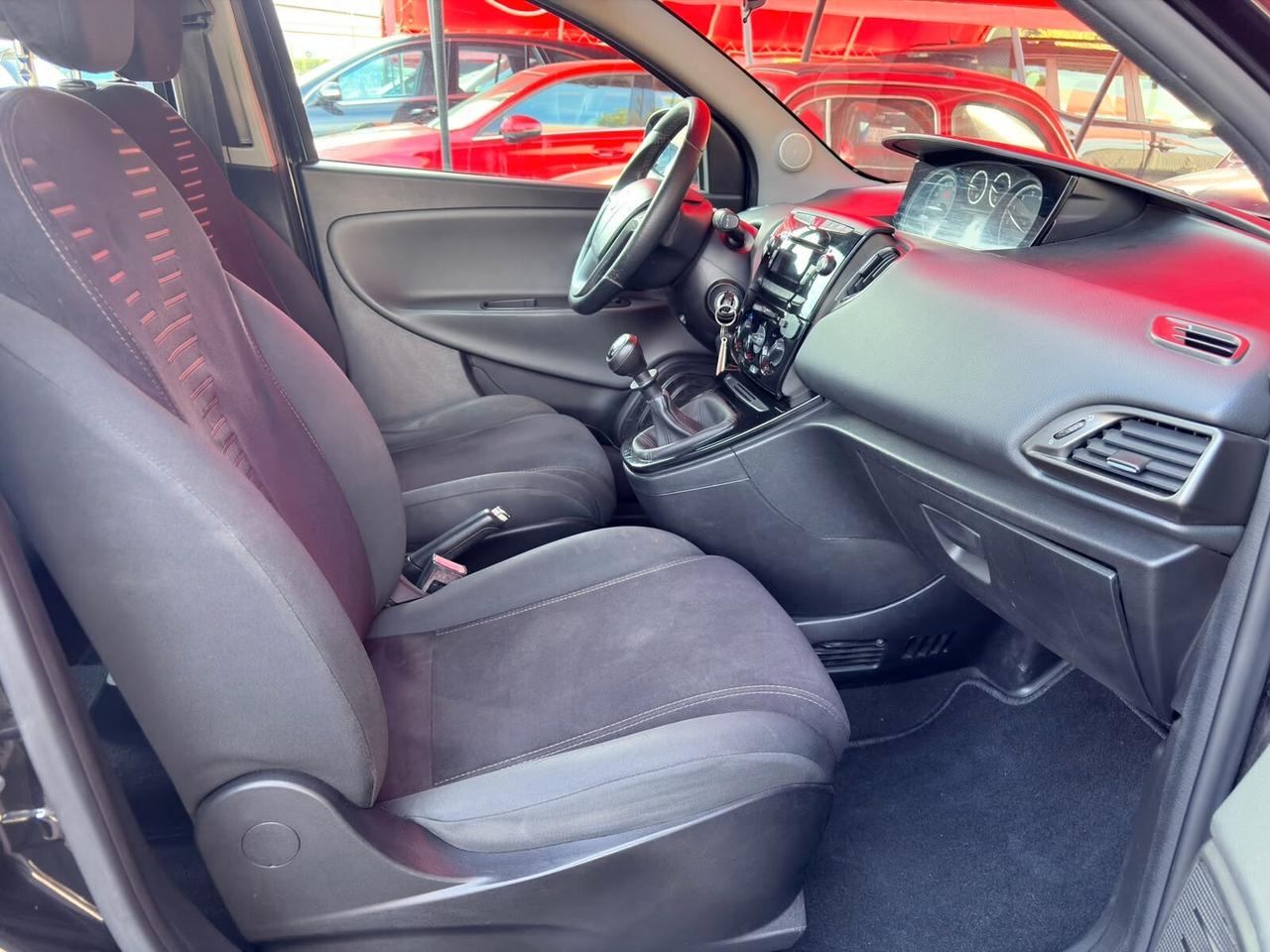 Lancia Ypsilon 1.2 69 CV 5 porte GPL Ecochic Platinum