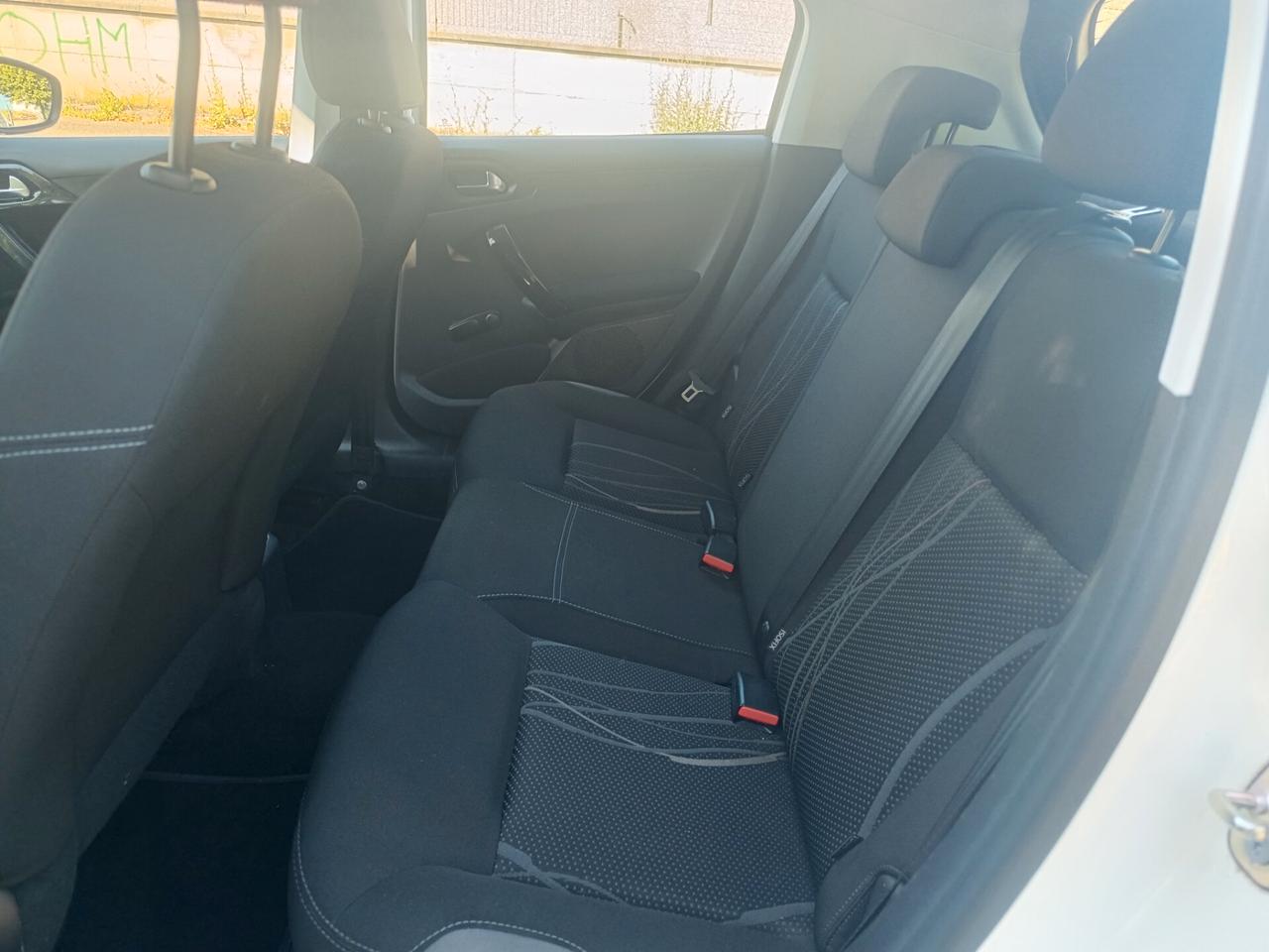 Peugeot 208 1.2 5 porte 99.000 KM NEOPATENTATI
