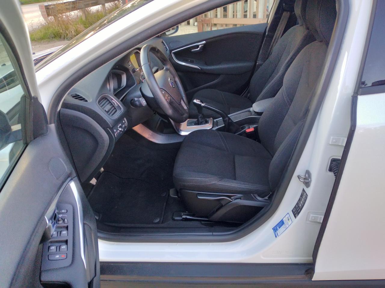 Volvo V40 Cross Country 2.0D 120CV Momentum