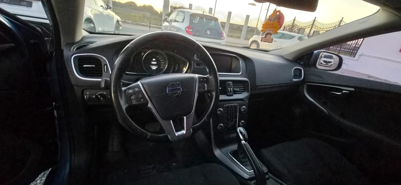 Volvo V40 D2 1.6 Powershift R-design Kinetic