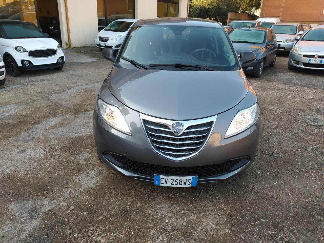 Lancia Ypsilon 0.9 TwinAir 85 CV 5 porte Metano Ecochic Silver Neopatentati